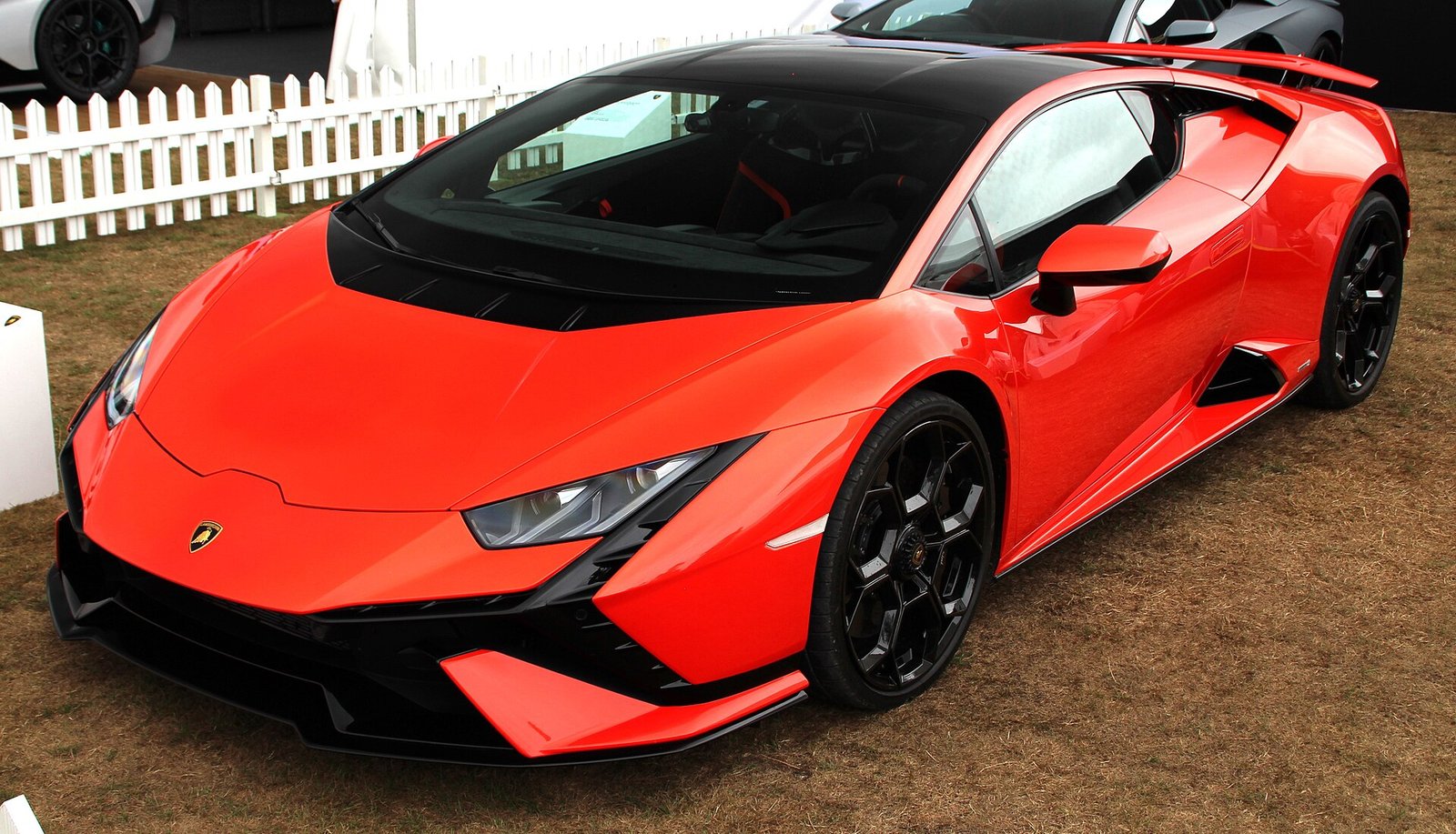 Rent Lamborghini Huracan Tecnica Dubai